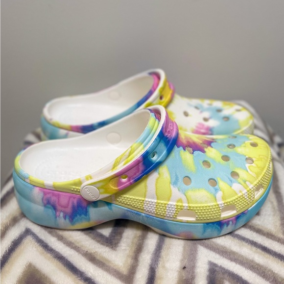 Crocs Iconic Comfort Platform Clogs :Tie Dye Graphic - Picture 4 of 4